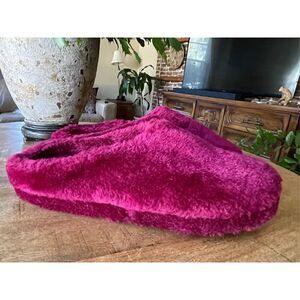 NWOT DEARFOAMS Women's Fuzzy Clog Slipper